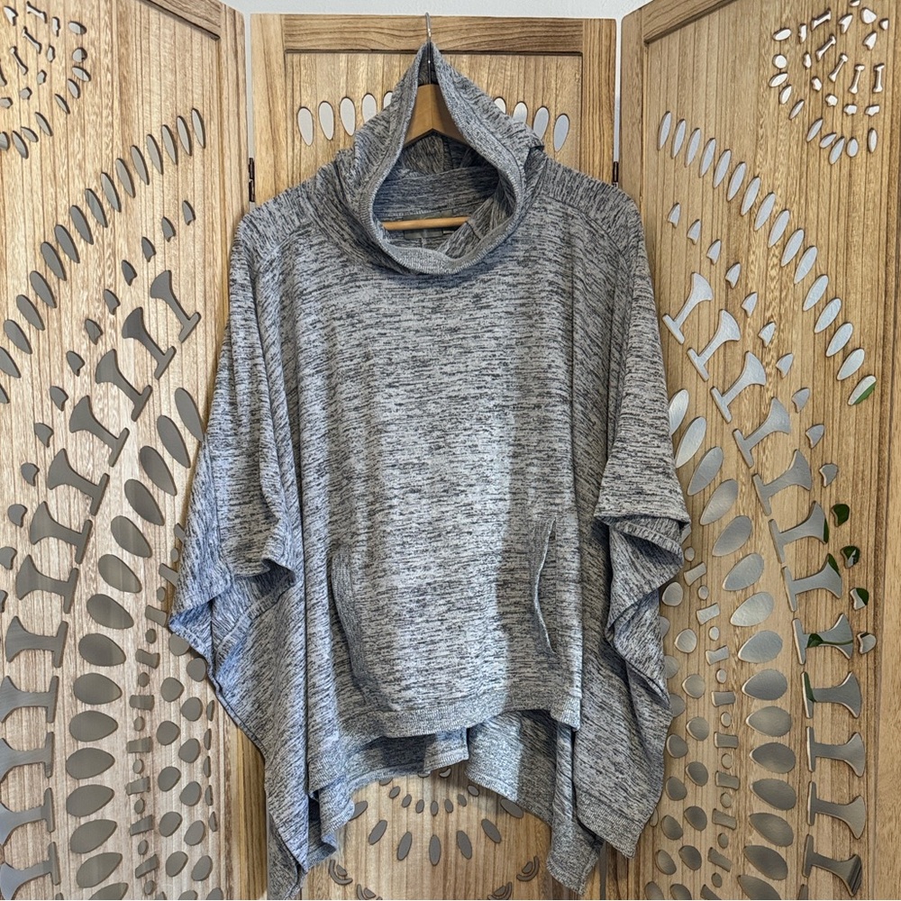 Athleta Women's Heathered Gray Hooded Sweatshirt